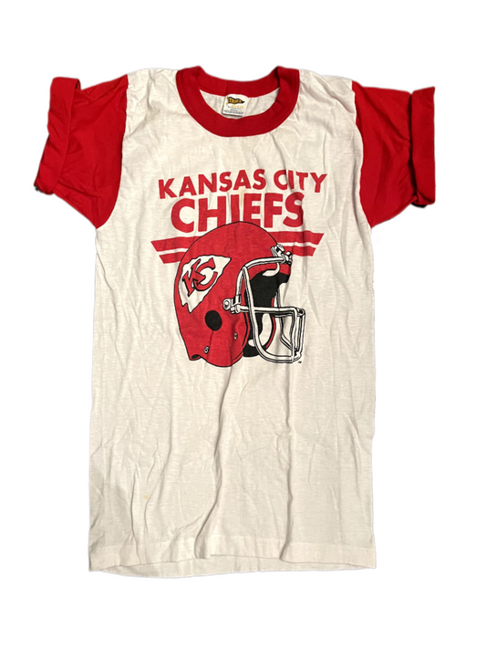 Front of red and white Kansas City Chiefs tee letdown on white background.